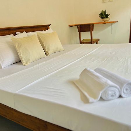 Sea Frame By Walkseylon Bed & Breakfast Hikkaduwa Exterior photo